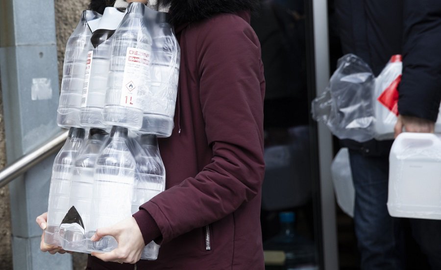 Рекомендуется ограничить количество проданных дезинфицирующих и защитных средств - Литва и страны Балтии