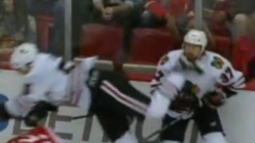 Игрок клуба НХЛ получил удар коньком по горлу