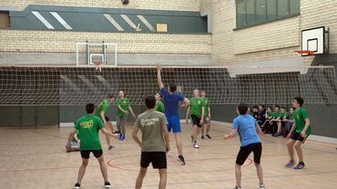 В Висагинасе состоялся волейбольный турнир для школьников. (Видео)