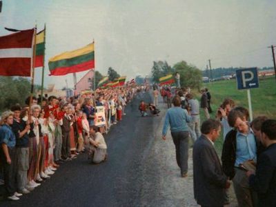 Пилот, бросавший цветы с самолета во время Балтийского пути: никогда не забуду то, что видел - Литва и страны Балтии