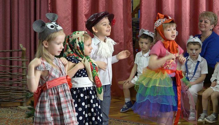 Театр и дети. В Висагинасе прошел театральный фестиваль детских садов (видео)