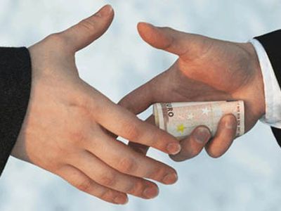 Эксперты: ежегодный объем взяток в мире равен 1 трлн долларов - В Мире