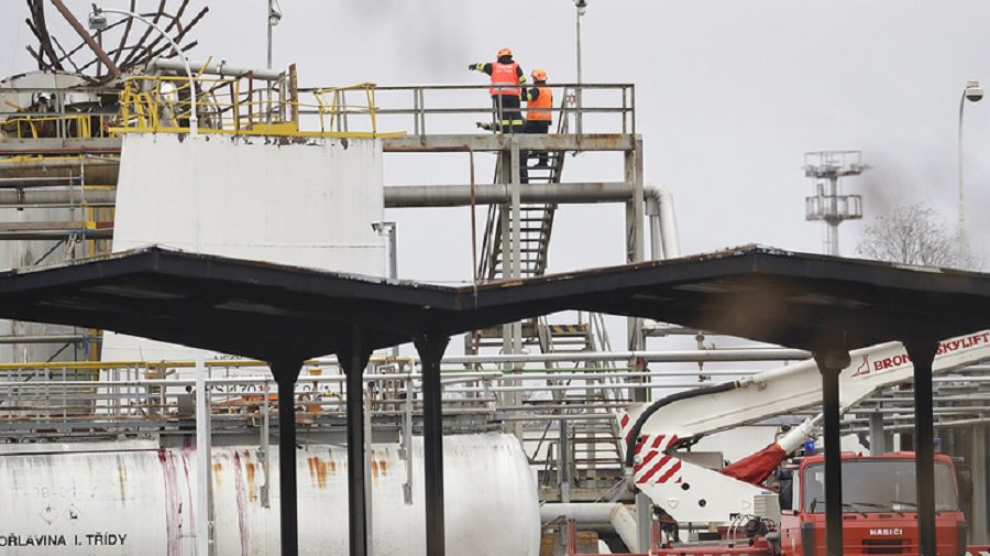 СМИ: шесть человек погибли при взрыве на химическом предприятии в Чехии - В Мире