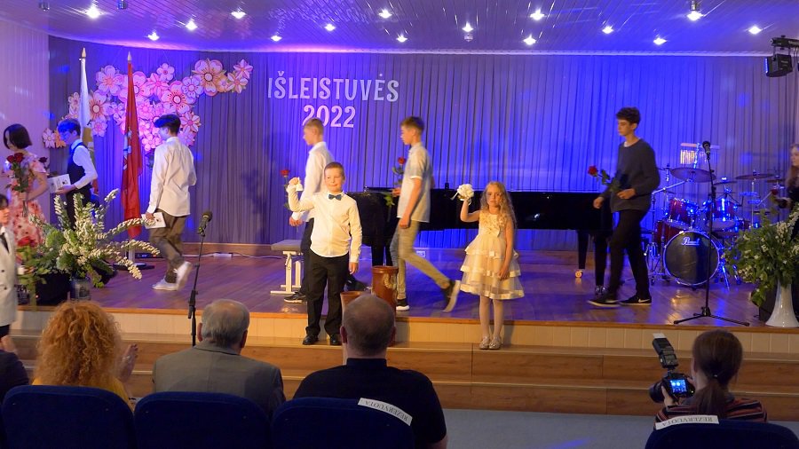 В Висагинской академии творчества и искусств - выпускной (видео) - В Висагинасе