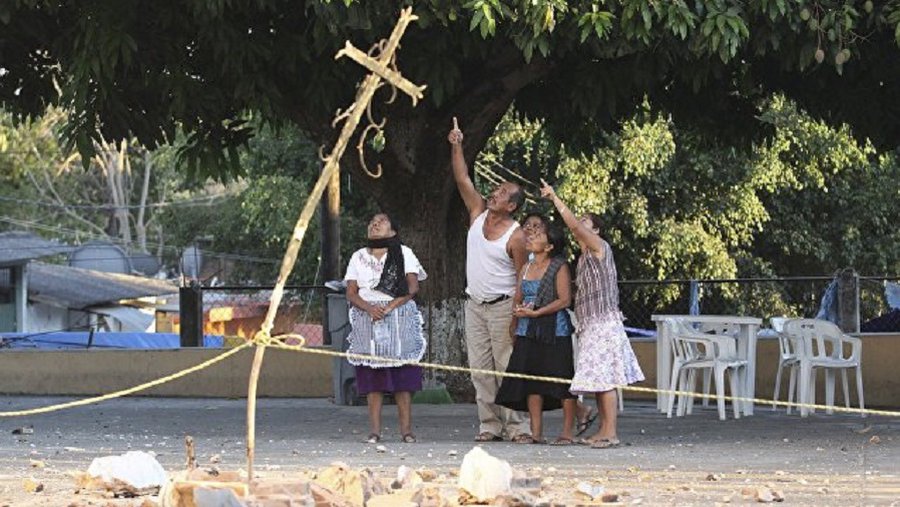 В Мексике объявили трехдневный траур после землетрясения - В Мире