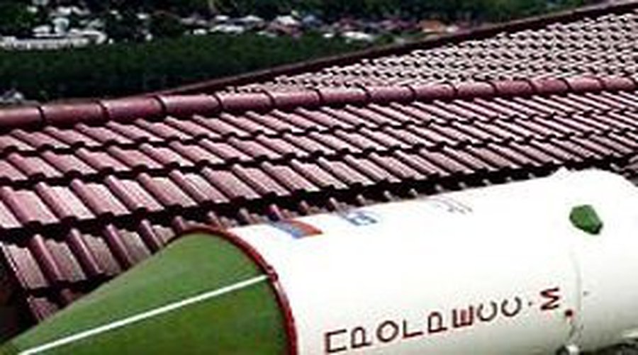 Ракета упала на дом  - Хобби, отдых и развлечения