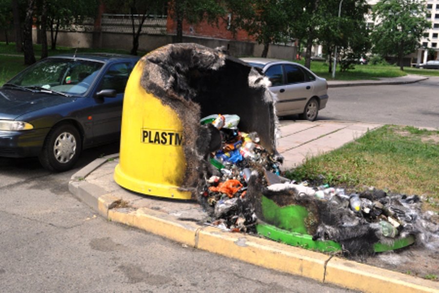 От вандалов нет спасенья                                                                 - В Висагинасе