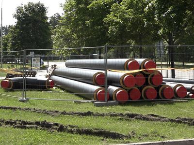 Жители: «Трубы лежат уже месяц, а работы не проводятся» (видео) - В Висагинасе