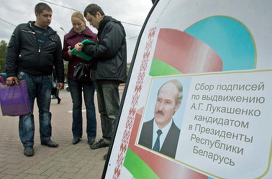 Перед выборами в Минск стягивается спецтехника и военные - В Мире