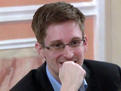 Сноуден заявил, что раскрыл данные, чтобы защитить конституцию США - В Мире