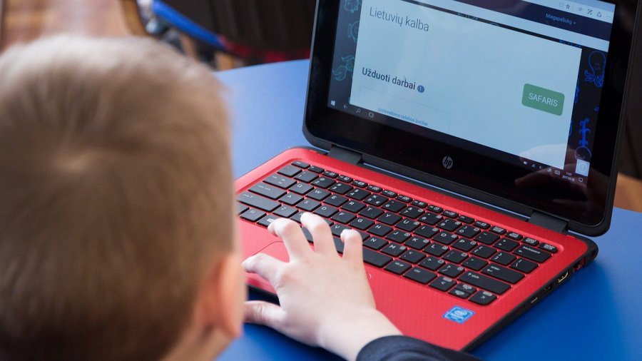 До ноября в самоуправления будет доставлено дополнительное оборудование для гибридных уроков во время пандемии - Литва и страны Балтии