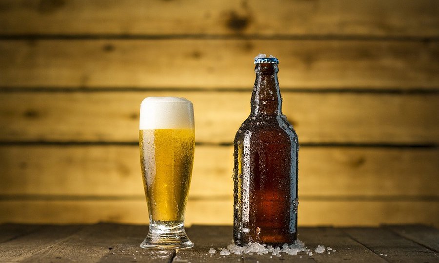 Ощущается нехватка стеклянной тары, жителей просят сдавать бутылки - Литва и страны Балтии