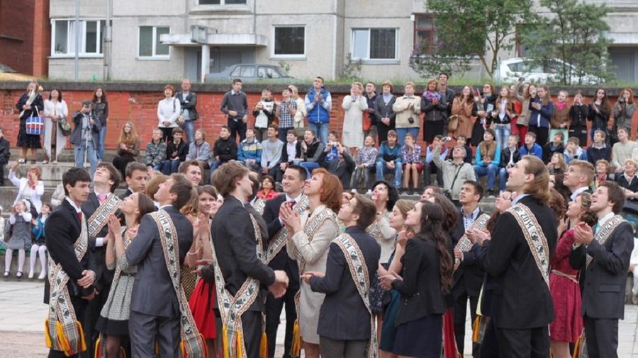 Пришла пора последних звонков. Расписание торжественных линеек - В Висагинасе