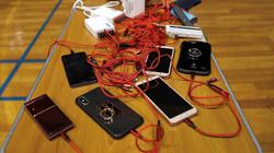 Эксперт рассказал, почему нельзя оставлять смартфон заряжаться на ночь