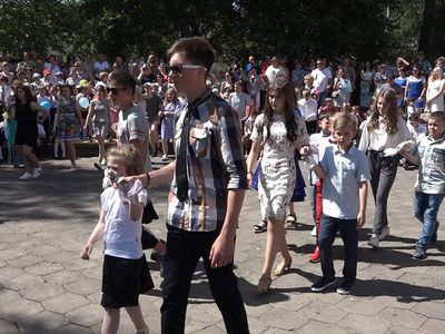 В прогимназиях и школе "Žiburio" прозвенел последний звонок (видео) - В Висагинасе