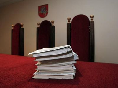 На литовца завели дело за карикатуру с советской символикой - Литва и страны Балтии