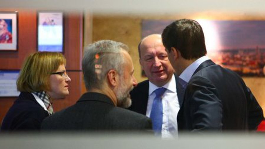 Сколько нужно зарабатывать, чтобы голосовать за правых? - Литва и страны Балтии