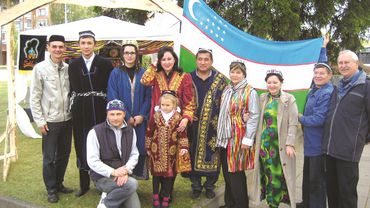 Visagino uzbekų bendruomenės tautiniai kostiumai