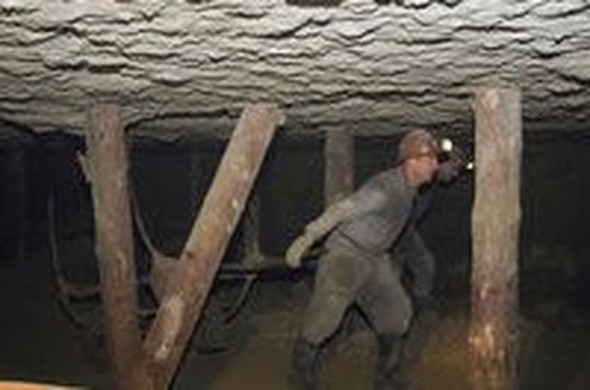 Чилийским шахтерам придется «заслужить» спасение