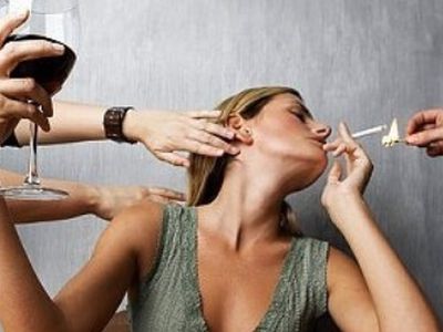 В этом году в парламент могут передать закон о дополнительном налогообложении курящих и пьющих - Литва и страны Балтии