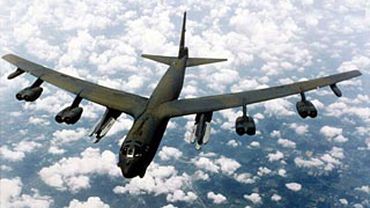 Бомбардировщик ВВС США В-52 упал в Тихий океан. Он мог нести ядерное оружие