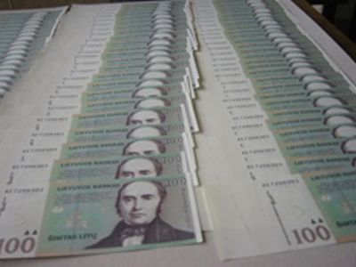 В 2012 году Литве нужно будет взять в долг как минимум 9,4 млрд. литов - Литва и страны Балтии