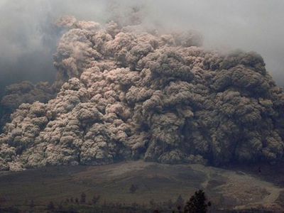 В Индонезии из-за извержения вулкана эвакуировали 200 тысяч человек - В Мире