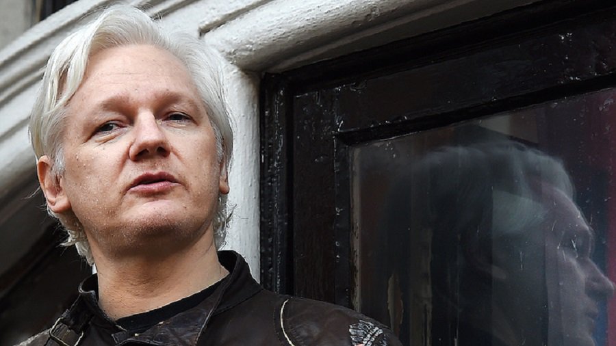 Ассанж назвал ситуацию вокруг референдума в Каталонии "первой в мире интернет-войной" - В Мире