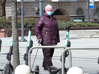 2021-й год для литовцев был довольно хорошим, но они соскучились по свободной жизни - опрос - Литва и страны Балтии