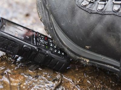 «Неубиваемый» Топ-5: телефоны бросают под танки - IT новости