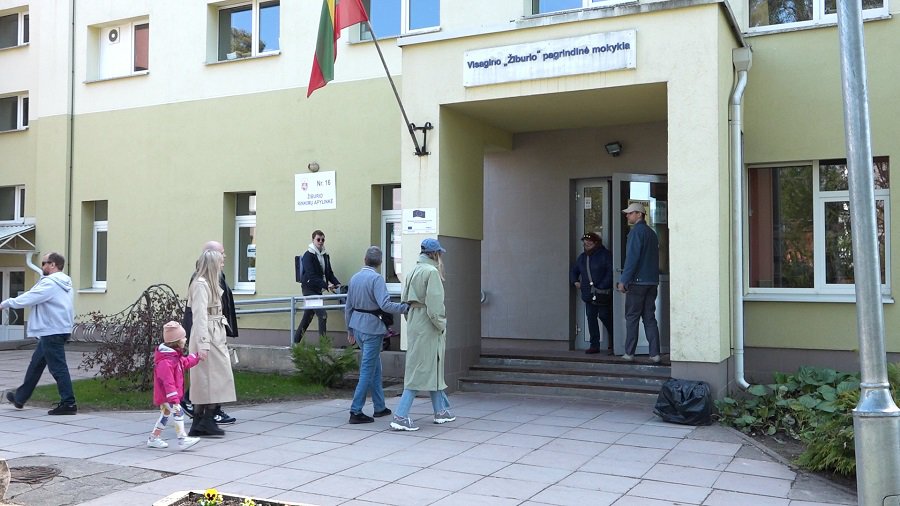 Проходит повторное голосование на выборах мэра Висагинского самоуправления (видео) - В Висагинасе