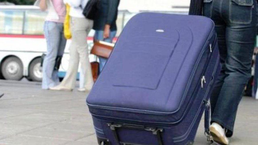 Пора валить: чемоданные настроения молодежи Восточной Европы - В Мире