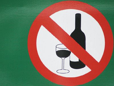 В Литве предлагают менять порядок торговли алкоголем 1 сентября - Литва и страны Балтии