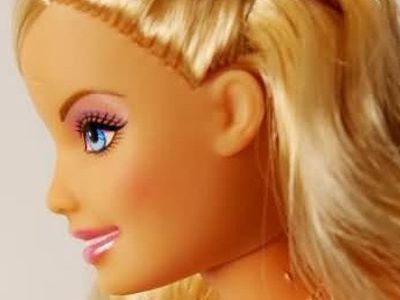 Всемирно известную куклу Барби распяли на кресте - Хобби, отдых и развлечения