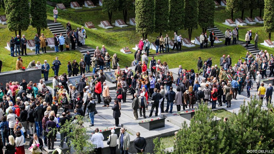 Как праздновали День победы в Вильнюсе - Литва и страны Балтии