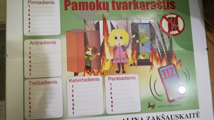 Плоды творческого союза детей и пожарных. Выставка в самоуправлении - В Висагинасе