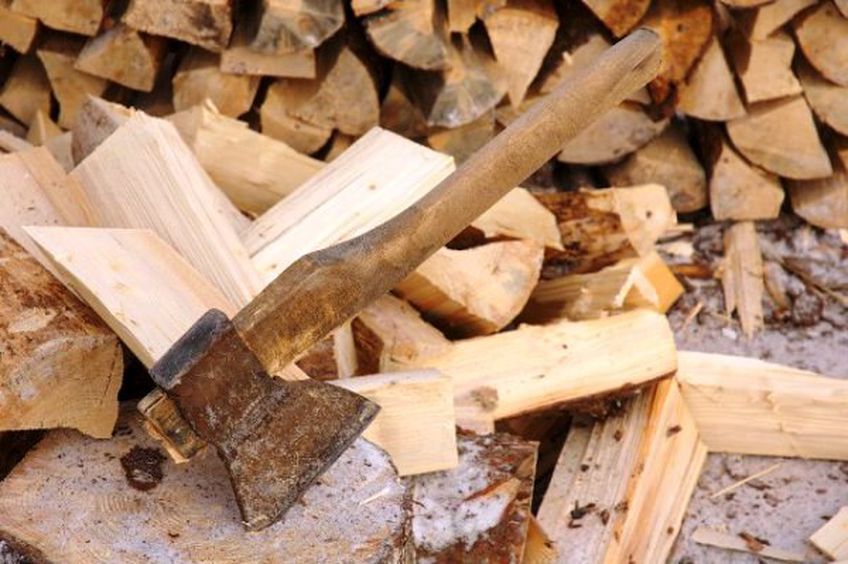 Вильнюсцы закупают дрова для отопления домов и квартир                                