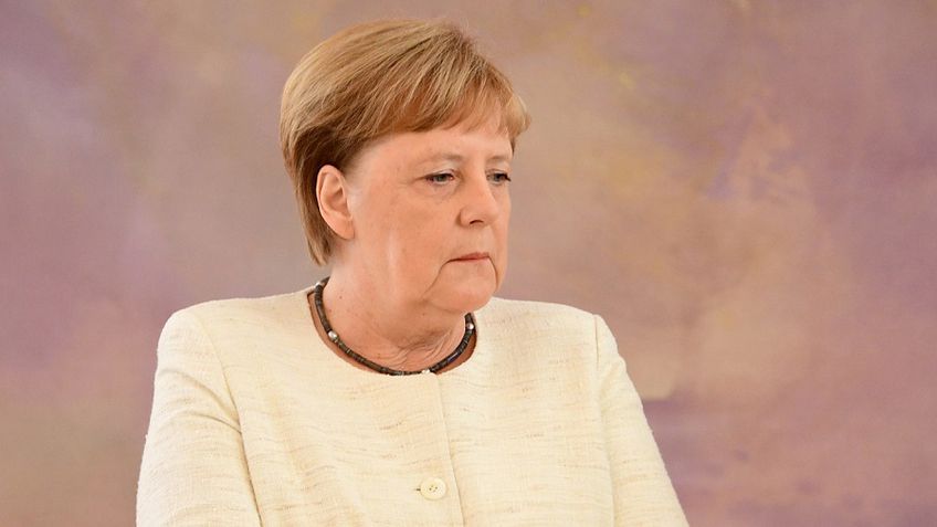 Žurnalistai vėl pastebėjo A. Merkel drebulį