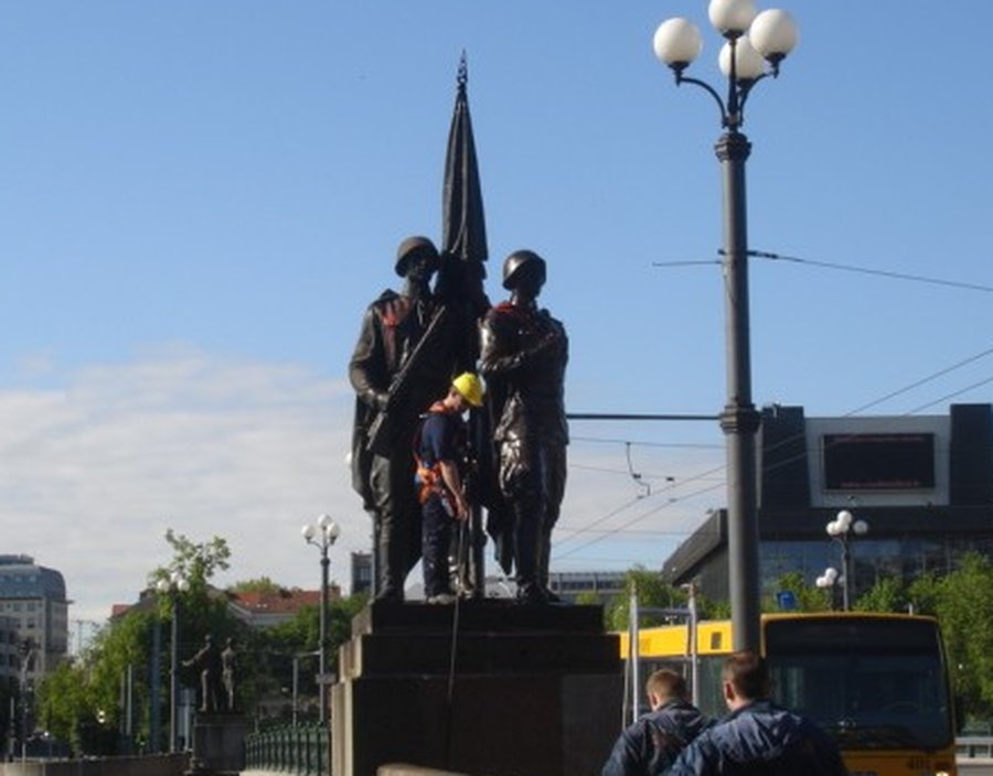 В Литве на 9 мая вновь осквернен памятник Советским воинам - Литва и страны Балтии