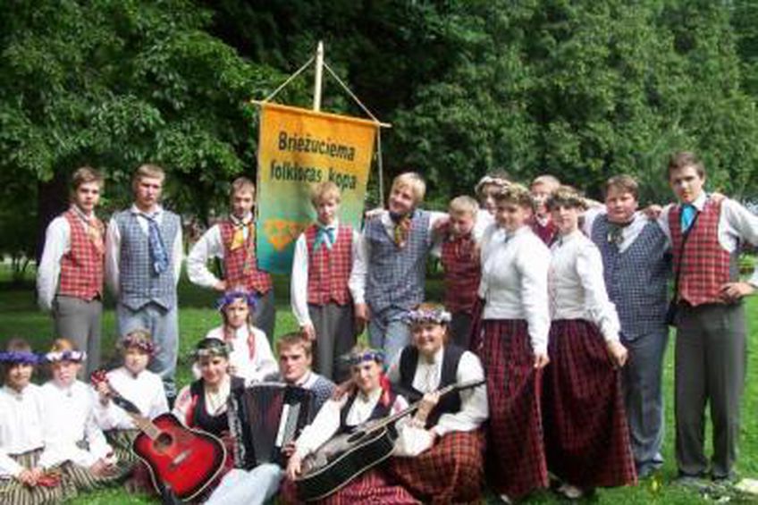 Vaikų ir jaunimo folkloro festivalis \"Saulūtė tekėjo...\"