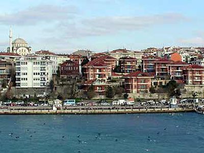 В Стамбуле закидали гранатами муниципалитет - В Мире