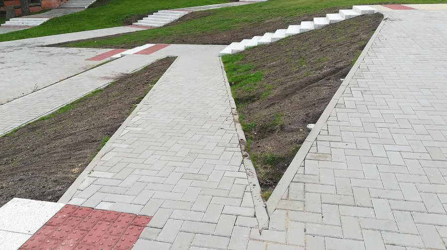 Украшение ул. Висагино. Исправят ли ситуацию 38 скамеек и 218 саженцев? - В Висагинасе