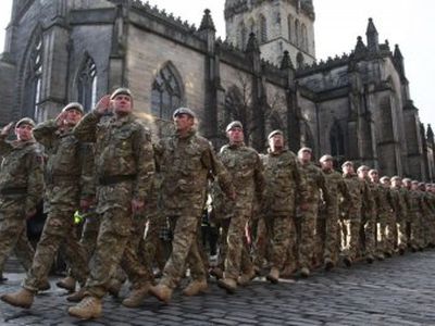 Britanijoje per karines pratybas dėl karščio mirė du kariai
 - Pasaulyje