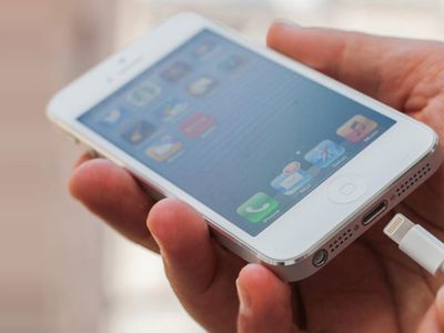 iPhone взломали с помощью зарядного устройства - IT новости