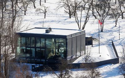 Странность у дома президента: Гитанас Науседа на полдня «забыл» поднять государственный флаг? - Литва и страны Балтии