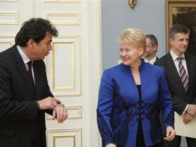 Франция успокоила Прибалтику: Mistral будет продан России без оружия - Литва и страны Балтии