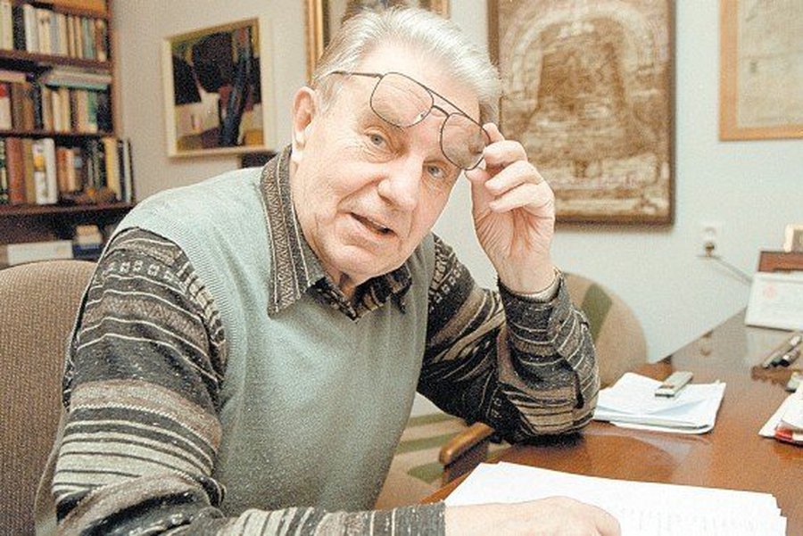 В Литве — двухдневный траур в связи с кончиной поэта Ю.Марцинкявичюса - Литва и страны Балтии