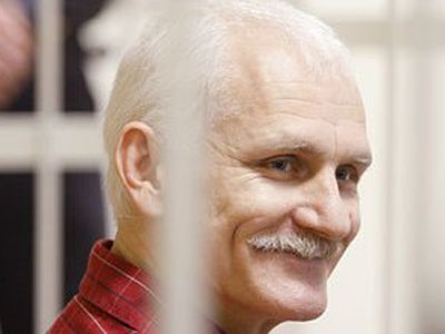 Белорусский правозащитник получил 4,5 года тюрьмы                                 - В Мире
