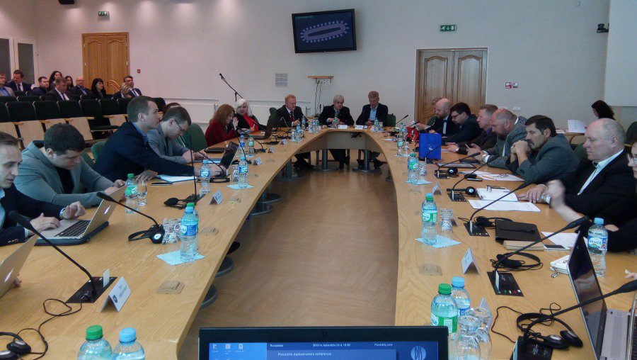 Заседание совета Висагинского самоуправления начато, но с техническими неполадками - В Висагинасе