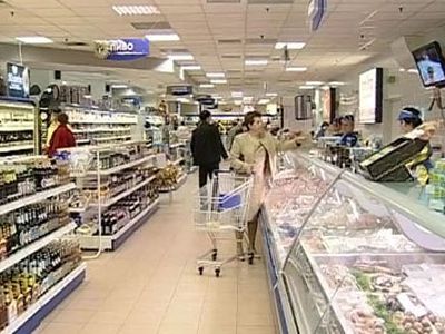 Ажиотаж в Белоруссии: жители сметают продукты с прилавков - В Мире